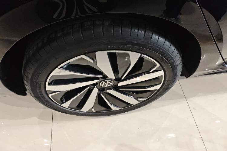 Used Volkswagen Passat 2022 330TSI Starry Luxury Edition Right Rear Wheel Hub