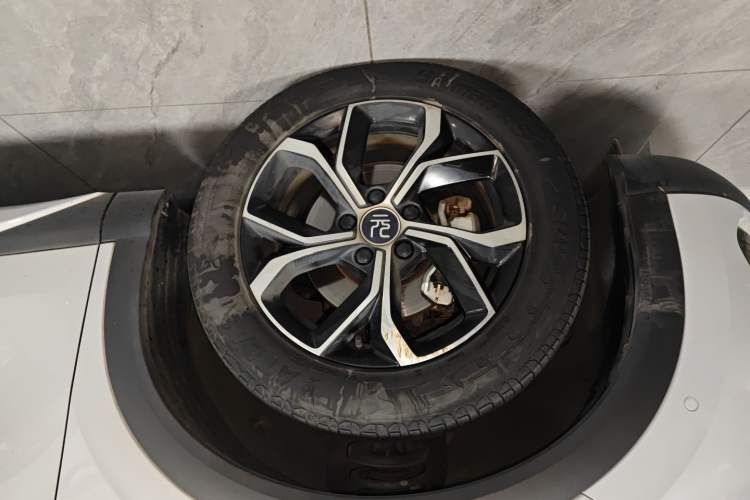 Used BYD Yuan PLUS 2022 430 km Luxury Version Left Front Wheel Hub