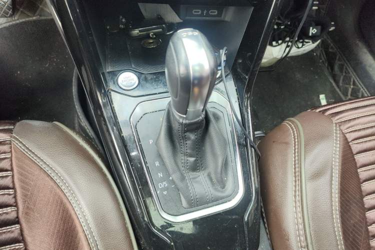 Used Volkswagen T-ROC 2021 280TSI DSG Two-Wheel Drive Comfort Connect Edition