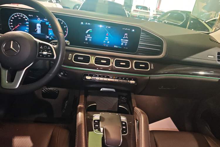 Used Mercedes-Benz GLE 2020 Restyled GLE 350 4MATIC Fashion Edition Audio And AC Panel