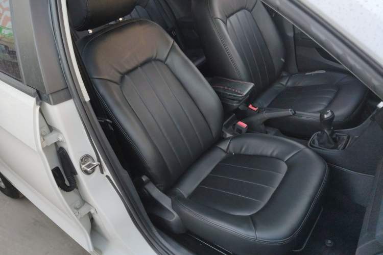 Used Volkswagen Jetta 2015 Value Edition 1.6L Manual Fashionable Style Right Front Seat