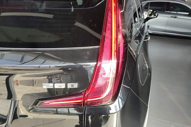 Used Cadillac XT4 2018 28T Two-Wheel-Drive Luxury Model