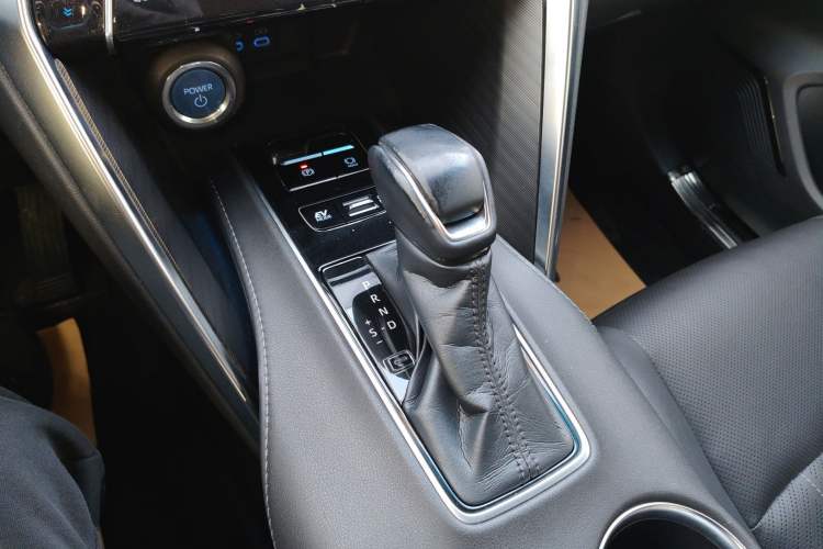 Used Toyota Harrier 2022 Dual-Engine 2.5L CVT Two-Wheel Drive Luxury Edition