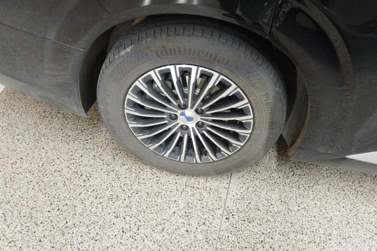 Used Denza D9 2024 EV 600 Four-Wheel Drive Prestige Model
