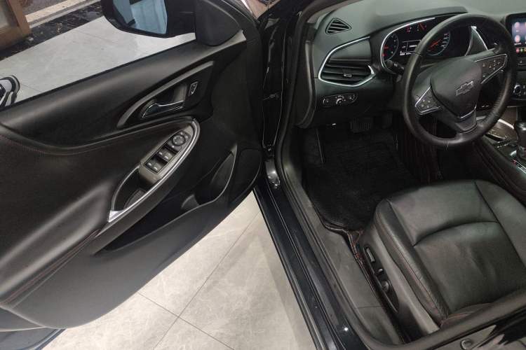 Used Chevrolet Malibu XL 2020 Redline 550T Automatic Sport Edition Driver Seat