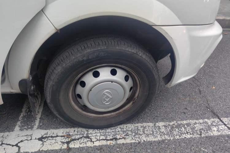 Used SAIC MAXUS Xintu V80  Right Front Wheel Hub