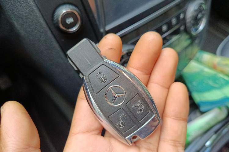 Used Mercedes-Benz R-Class 2017 R 320 4MATIC Business Edition Prestige Model
