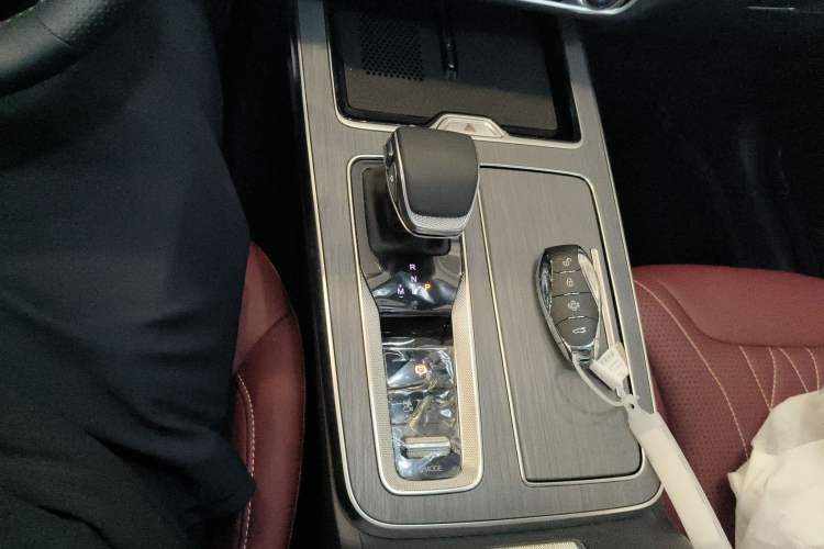 Used Hongqi HS5 2026 Model 2.0T Two-Wheel Drive Qi Xiang Pro Edition
