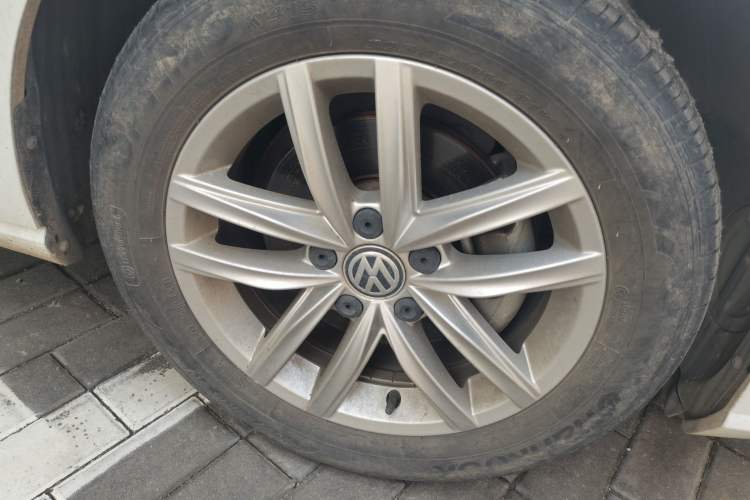Used Volkswagen Golf 2019 200TSI DSG Comfort Version China VI Standard Right Front Wheel Hub