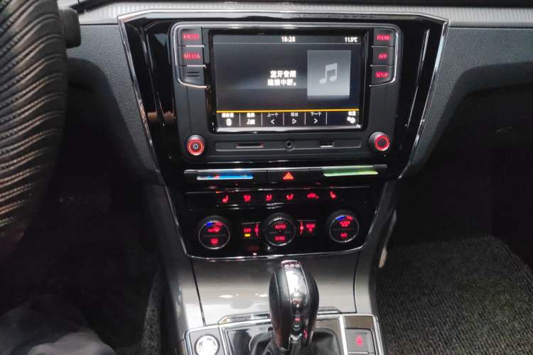 Used Volkswagen Passat 2017 330TSI DSG Luxury Edition Audio And AC Panel