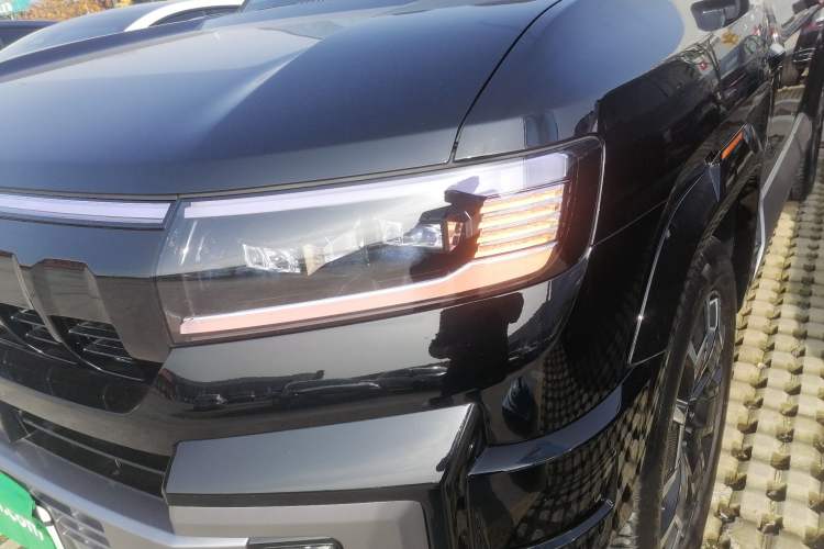 Used Formula Leopard 8 2025 Smart & Brave Flagship Edition 6 Seats
