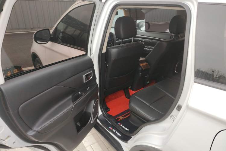 Used Mitsubishi Outlander 2018 2.0L Two-Wheel Drive Glory Edition 5 Seats