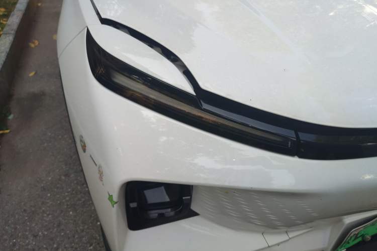 Used Geometry E Firefly 2024 301km Starlight
