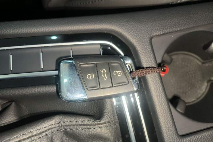 Used Volkswagen Magotan 2019 330TSI DSG Leading Model China VI Standard Vehicle Key