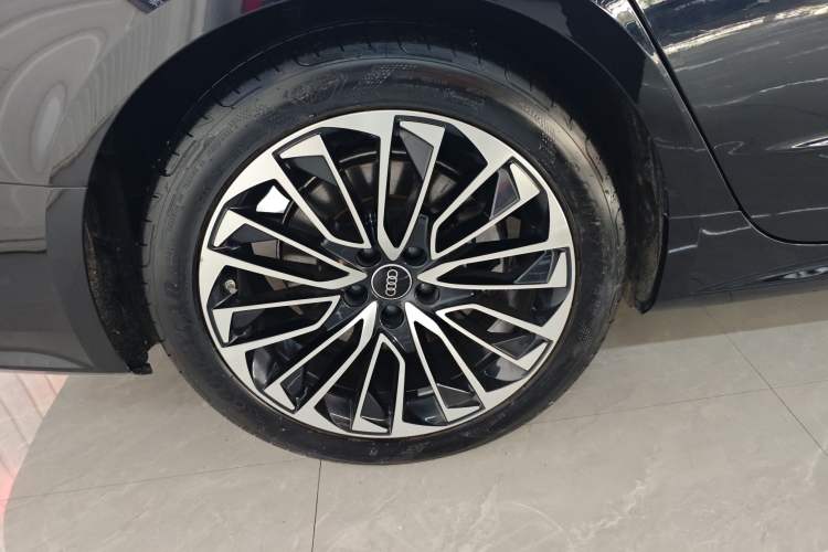 Used Audi A7L 2024 45 TFSI Luxury Edition Right Rear Wheel Hub