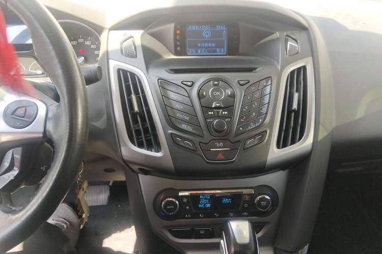 Used Ford Focus 2012 Sedan 1.6L Automatic Fashion Edition
