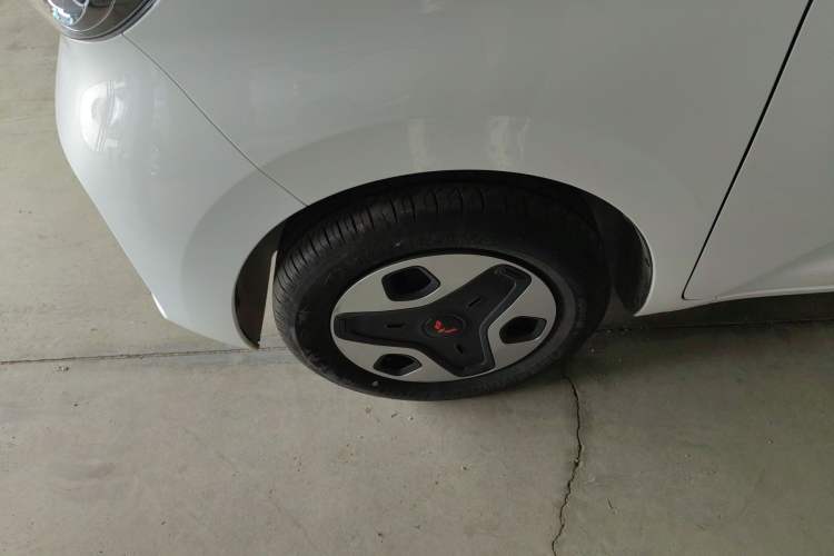 Used Wuling Zhiguang New Energy 2025 Comfort Model Left Front Wheel Hub