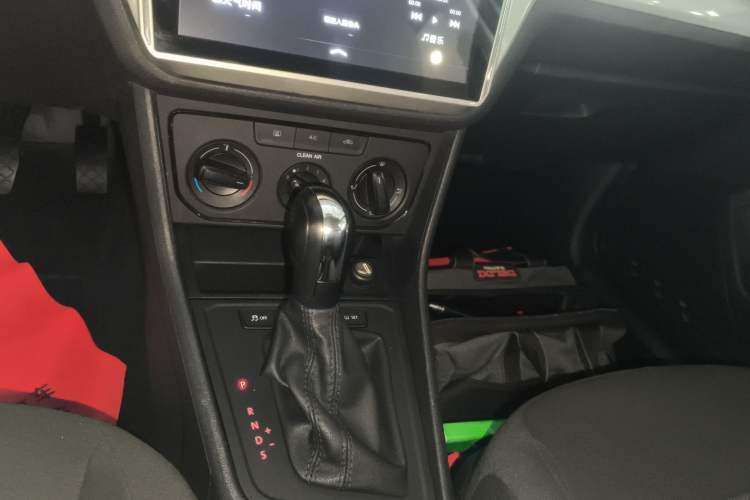 Used Volkswagen Lavida 2015 1.6L Automatic Fashion Edition
