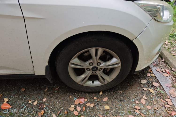 Used Ford Focus 2012 Sedan 1.6L Automatic Fashion Edition Right Front Wheel Hub