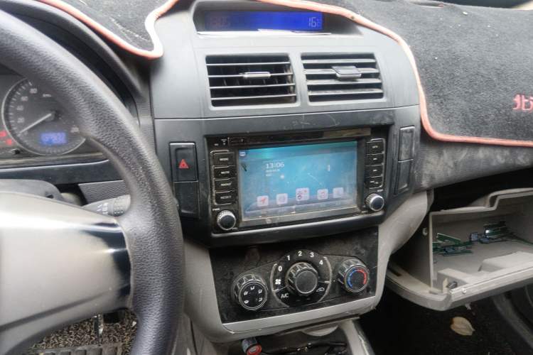 Used BAIC Weiwang M20 2014 1.5L Standard Version BJ415B Audio And AC Panel