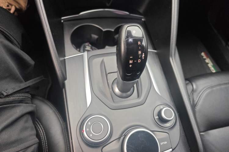 Used Alfa Romeo Giulia 2017 2.0T 280HP Luxury Edition
