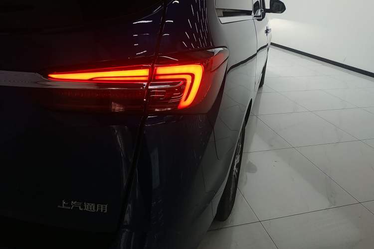 Used Buick GL8 2023 Land Executive Class 652T Luxury Model