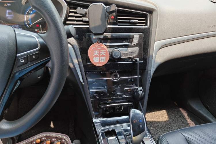 Used Venucia D60EV 2022 Standard Range Smart Drive Version Audio And AC Panel