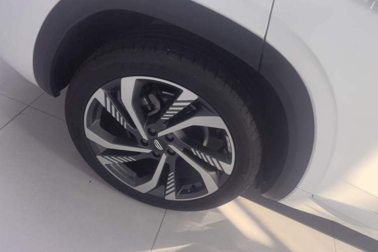 Used Geely Auto Monjaro L 2024 2.0TD High-Power Automatic Two-Wheel Drive Skyline Edition
