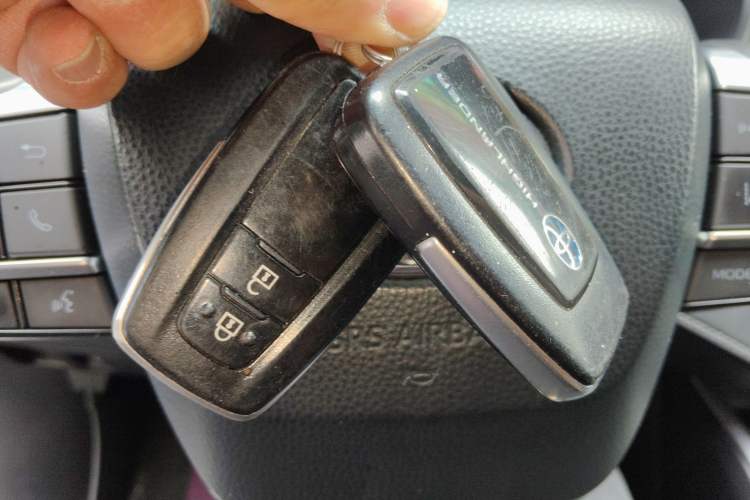 Used Toyota Highlander 2022 Dual-Engine 2.5L Four-Wheel Drive Luxury Edition 7 Seats Vehicle Key