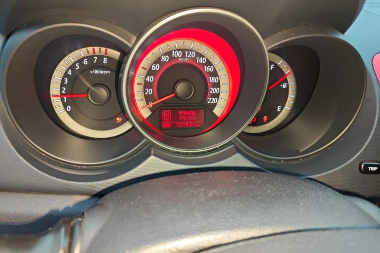 Used Kia Forte 2011 1.6L AT GLS Odometer Close Up