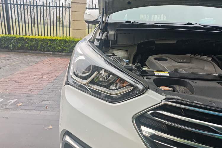 Used Hyundai Santa Fe 2017 2.0T Automatic Two-Wheel Drive Smart Version 7 Seats