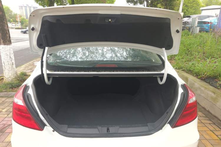 Used Geely Auto Emgrand 2017 Sedan Million Edition 1.5L Manual Upward Connect Version Trunk