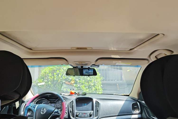 Used Baojun 560 2015 1.8L manual luxury version Headliner