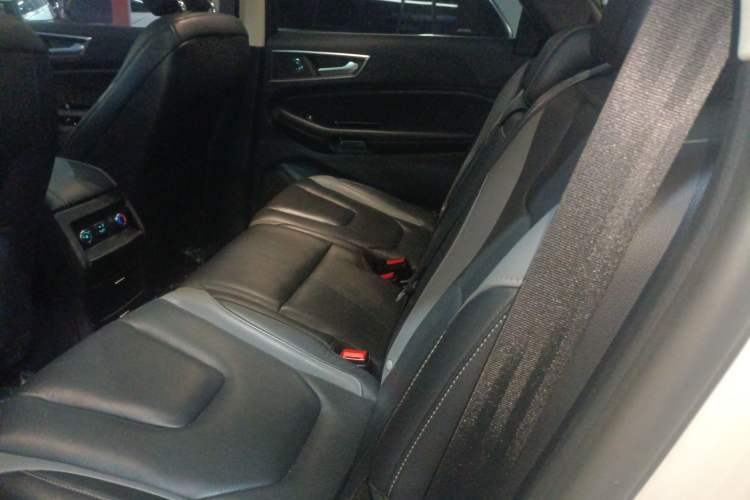 Used Ford Edge 2018 EcoBoost 245 Two-Wheel-Drive Sporty 7-Seater
