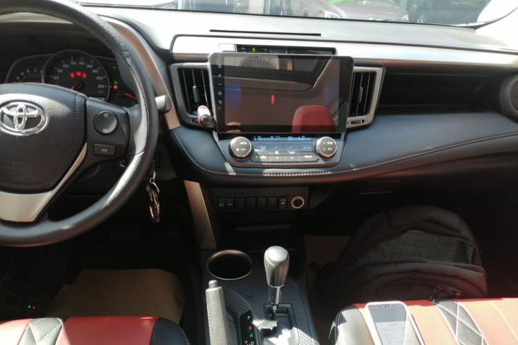 Used Toyota RAV4 2015 2.0L CVT Two-Wheel Drive Fashion Edition Audio And AC Panel