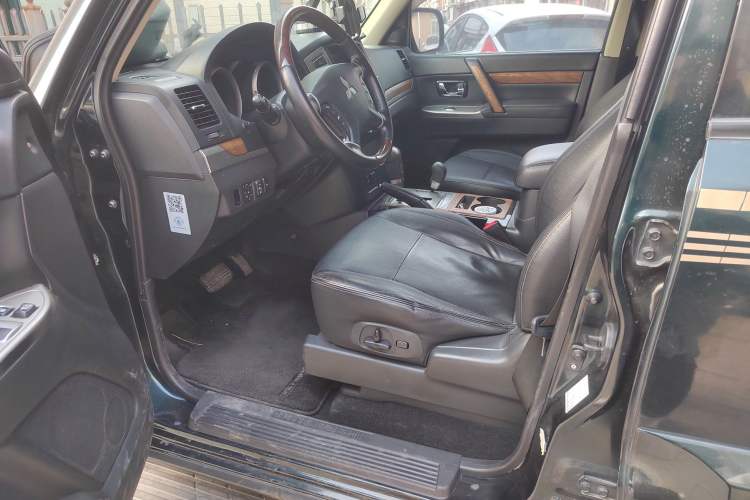 Used Mitsubishi Pajero 2016 3.0L Automatic Luxury Version China V Standard Left Front Seat