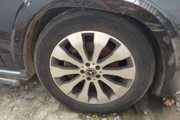 Used Mercedes-Benz GLS 2018 GLS 400 4MATIC Dynamic Model Right Front Wheel Hub