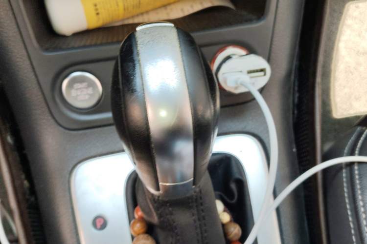 Used Volkswagen Tiguan 2016 300TSI Automatic Two-Wheel Drive Luxury Edition Gear Lever