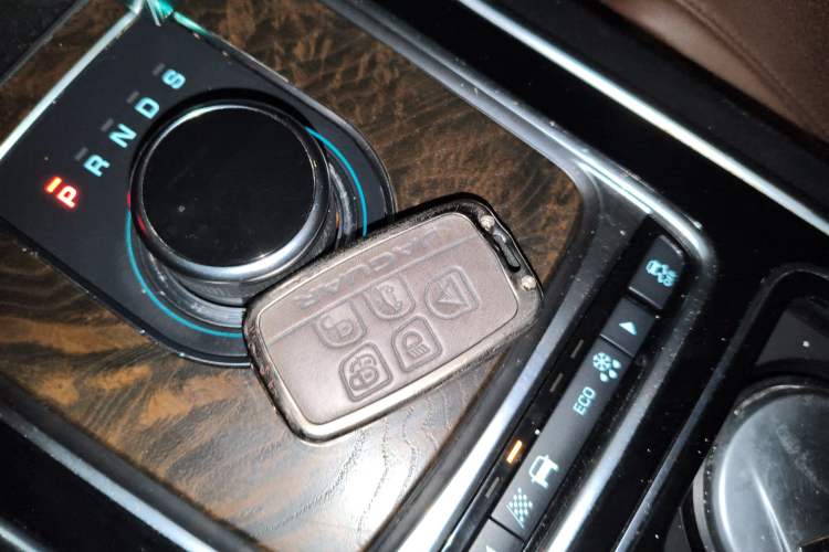 Used Jaguar XFL 2018 XFL 2.0T 250 PS Premium Edition
