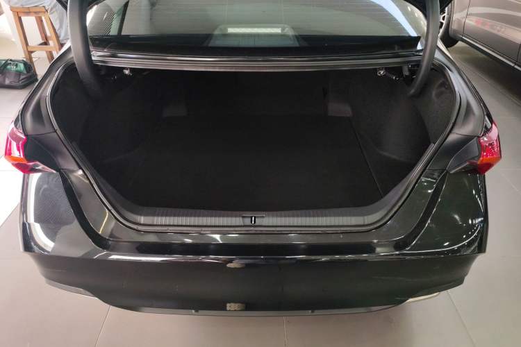 Used Toyota Avalon 2023 2.0L Premium Edition Trunk