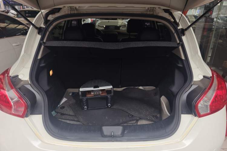 Used Nissan Tiida 2011 1.6L CVT Luxury Edition