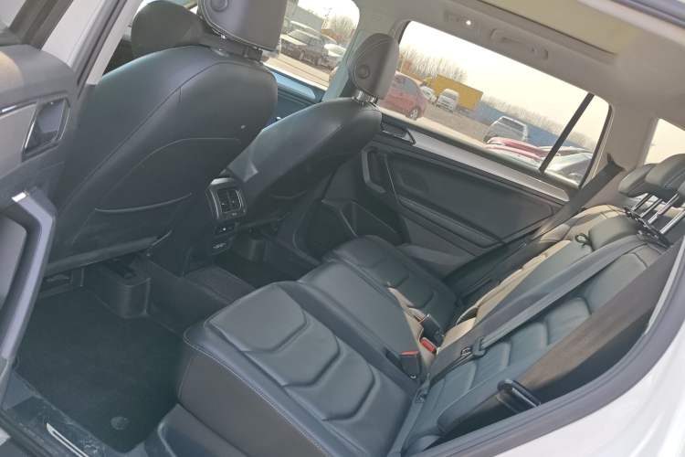 Used Volkswagen Tiguan L 2020 330TSI Automatic Two-Wheel Drive Smart Luxury Edition China VI Standard Left Rear Seat