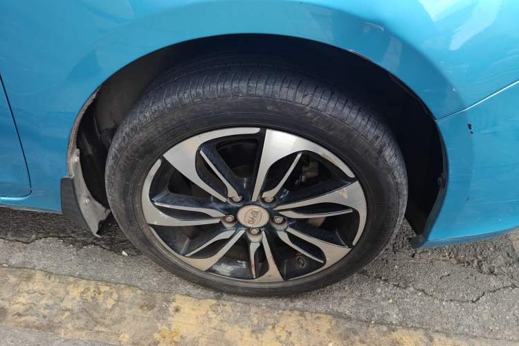 Used BYD Qin New Energy 2015 1.5T Dual-Crown Flagship Plus Edition Right Front Wheel Hub