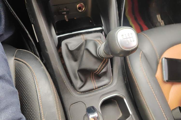 Used Wuling Hongguang S3 2019 1.5L Manual Luxury Model China VI Standard