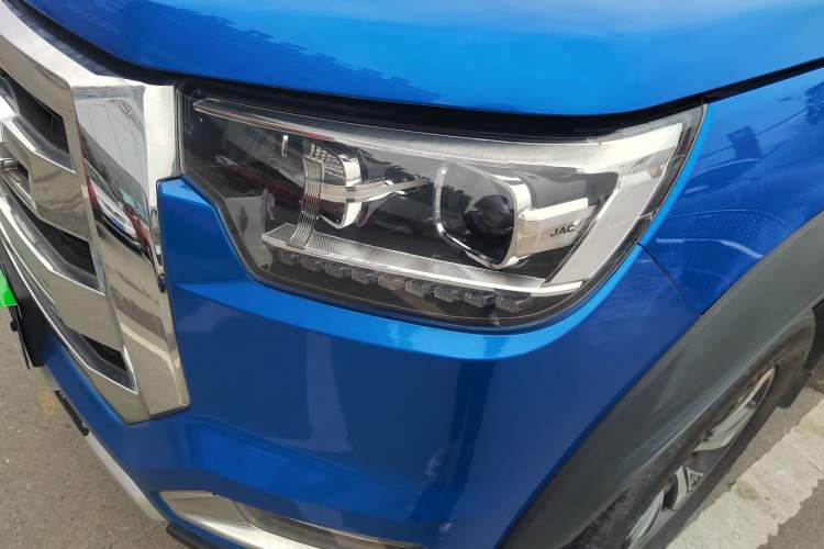 Used JAC T8 2019 2.0T Explorer Edition Two-Wheel Drive Prestige Trim with Standard Double Cabin HFC4DB2-1D
