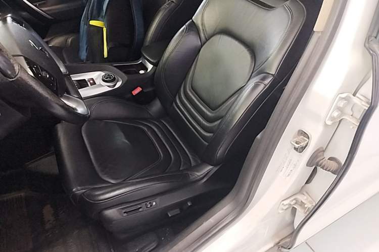 Used DS 6 2014 1.6T Luxury Edition THP160