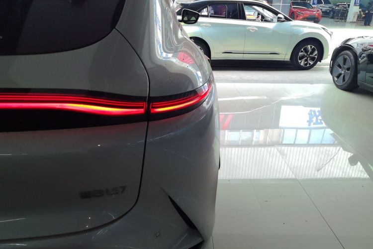 Used IM LS7 2023 100kWh Lux Rear-Drive Version