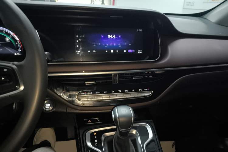 Used GAC Trumpchi M6 2023 PRO 270T DCT Luxury Edition Audio And AC Panel