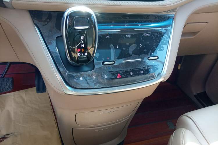 Used Buick GL8 2020 ES Land Cruiser 653T Luxury Edition Gear Lever