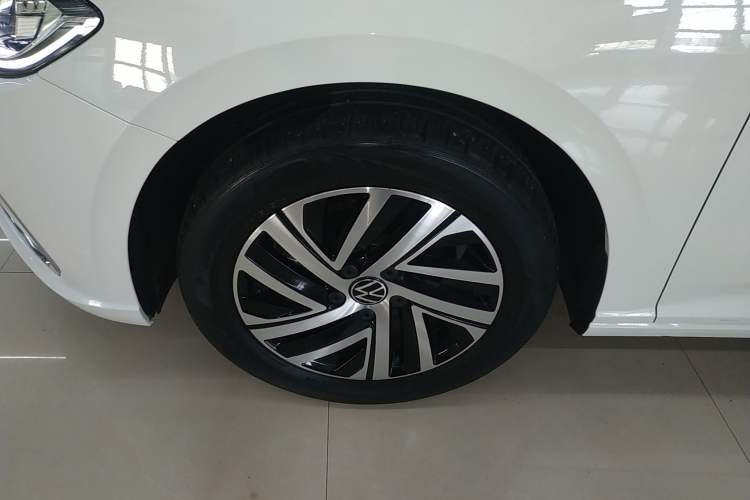 Used Volkswagen Lavida 2023 1.5L Automatic 5 Million Edition Left Front Wheel Hub